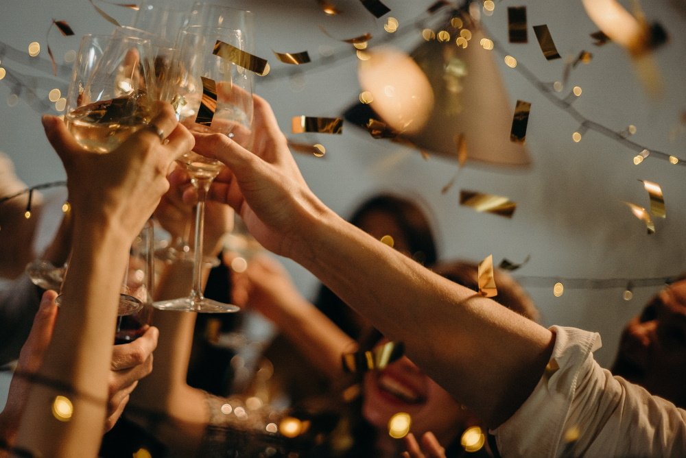 900th post on SharePains.com, it is a time to celebrate and win!